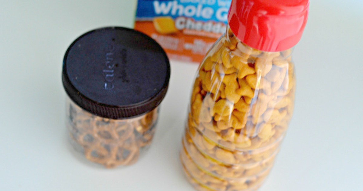 storing snacks in clean plastic food jars - upcycling ideas