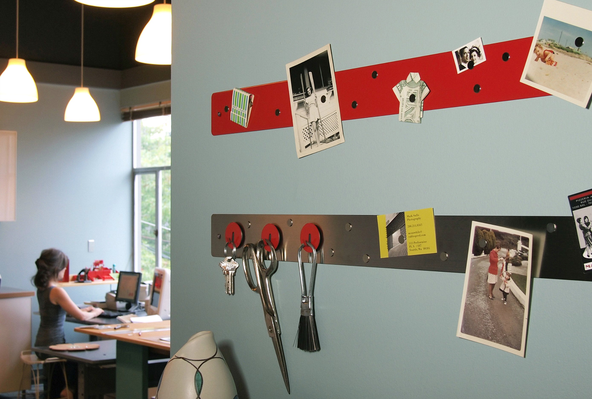 3x3 magnetic strip in red and stainless steel