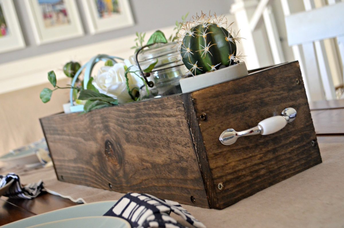 simple rustic box centerpiece