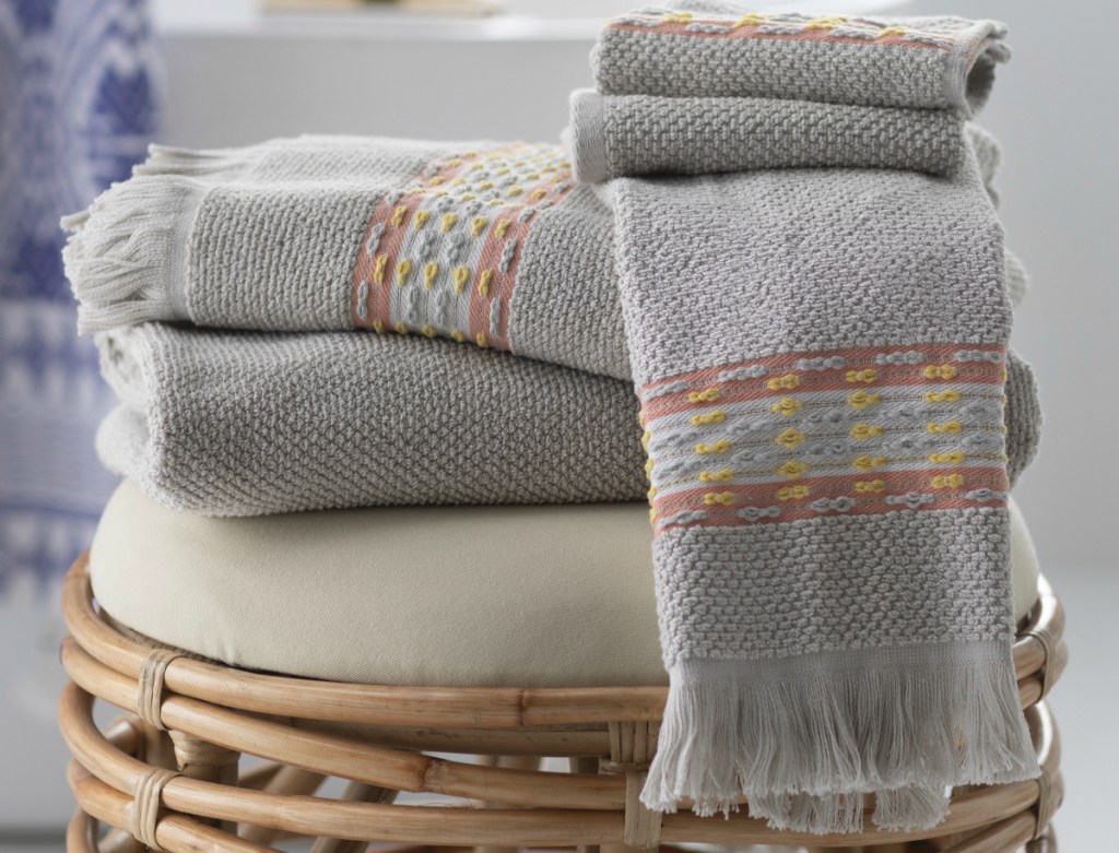 Drew Barrymore 6-Piece Fringe Bath Towel Set