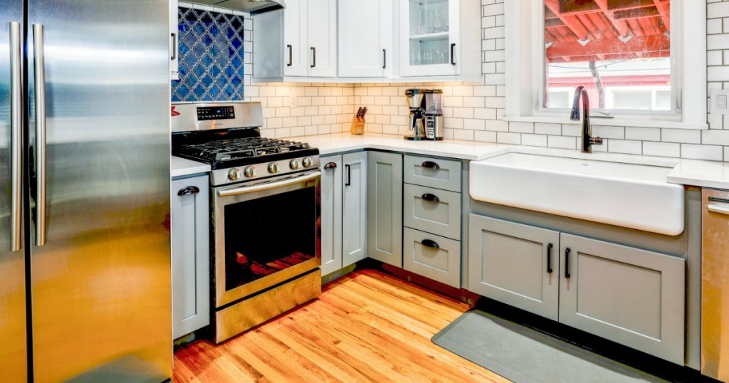 Small Farmhouse kitchen with white subway tile 