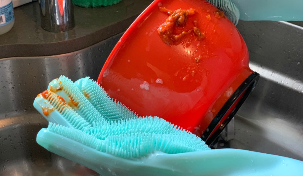 gloves cleaning dirty dishes
