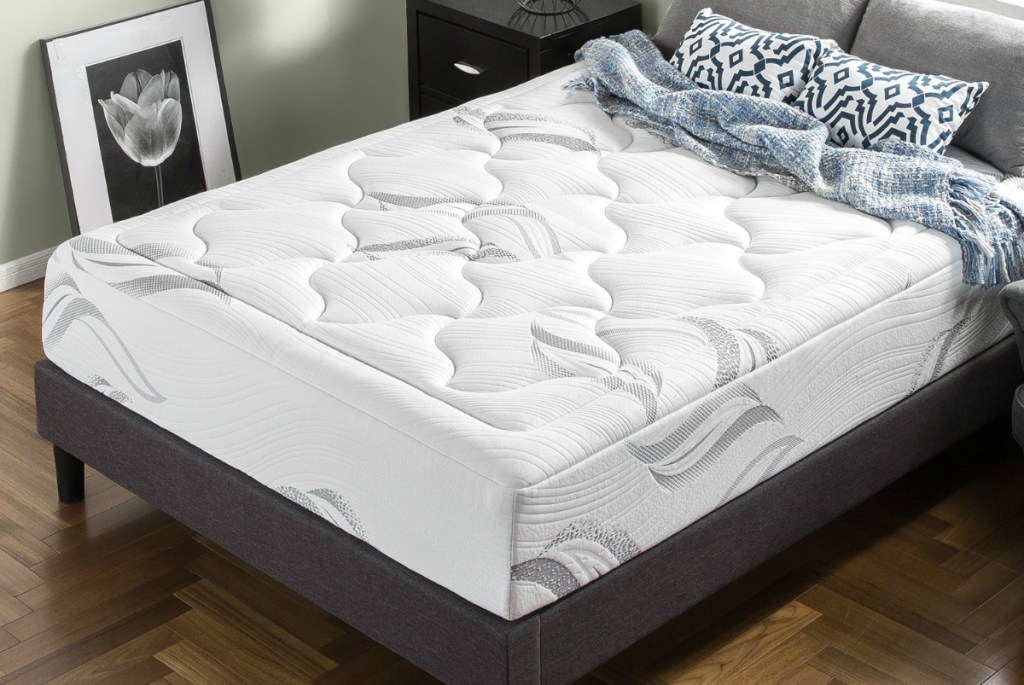 Zinus Pressure Relief 12" Memory Foam Cloud Queen Mattress