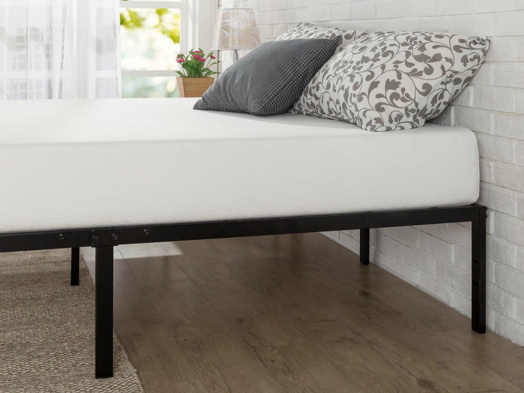 Zinus Yelena 14" Classic Metal Platform Queen Bed Frame