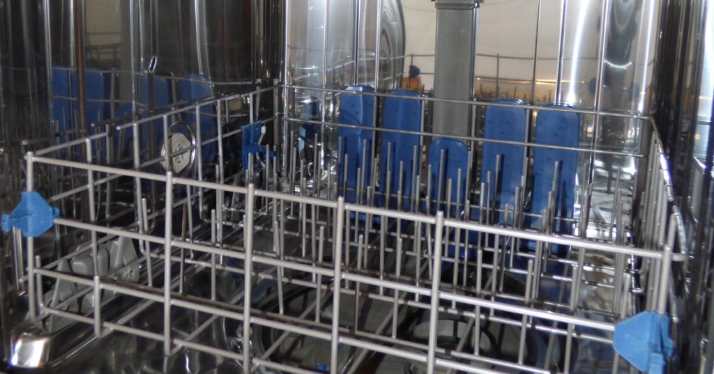 clean dishwasher inside