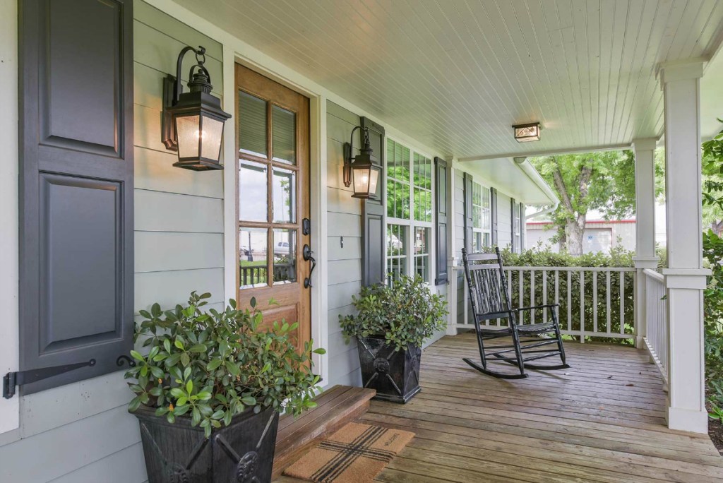 Carriage-House-Front-Porch
