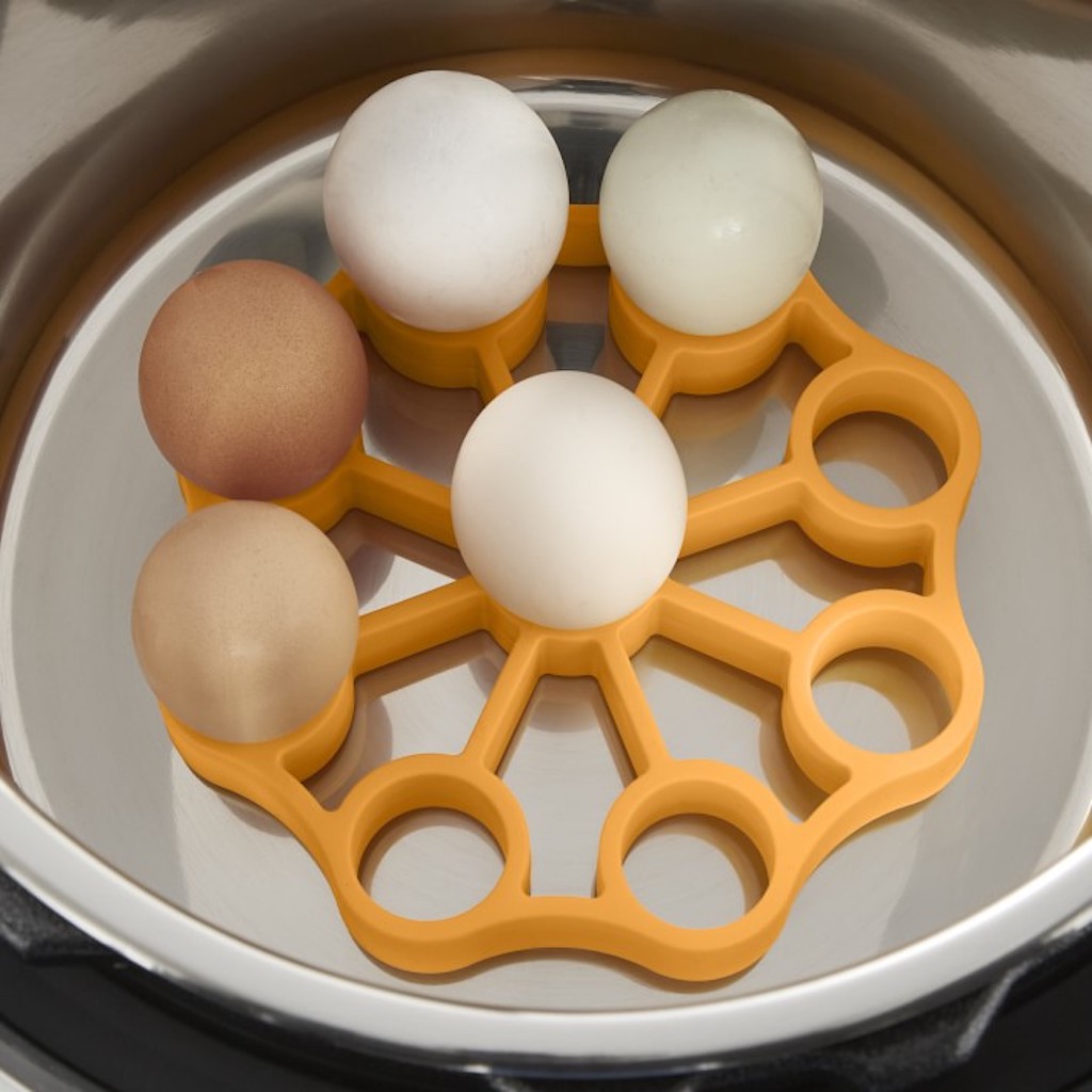 silicone egg rack with eggs in pressure cooker 
