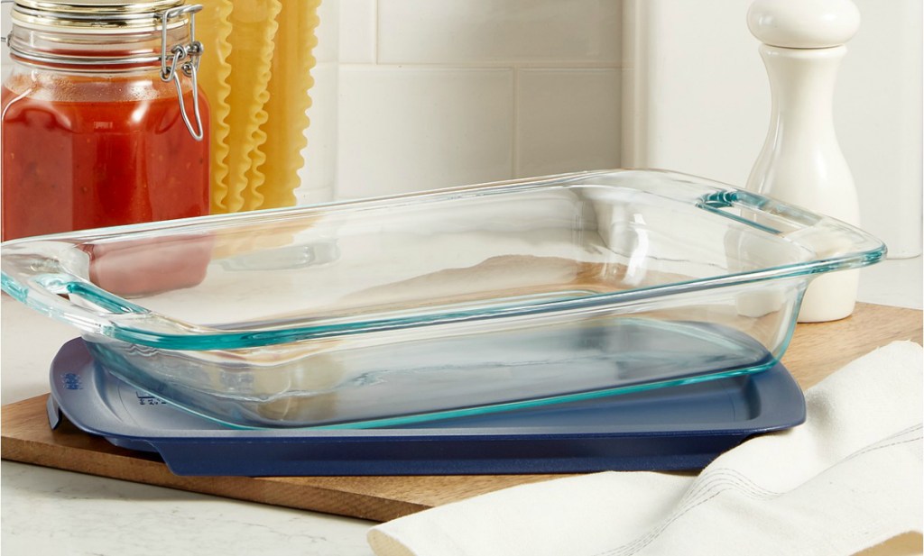 Pyrex Easy Grab 3-Qt. Covered Baking Dish
