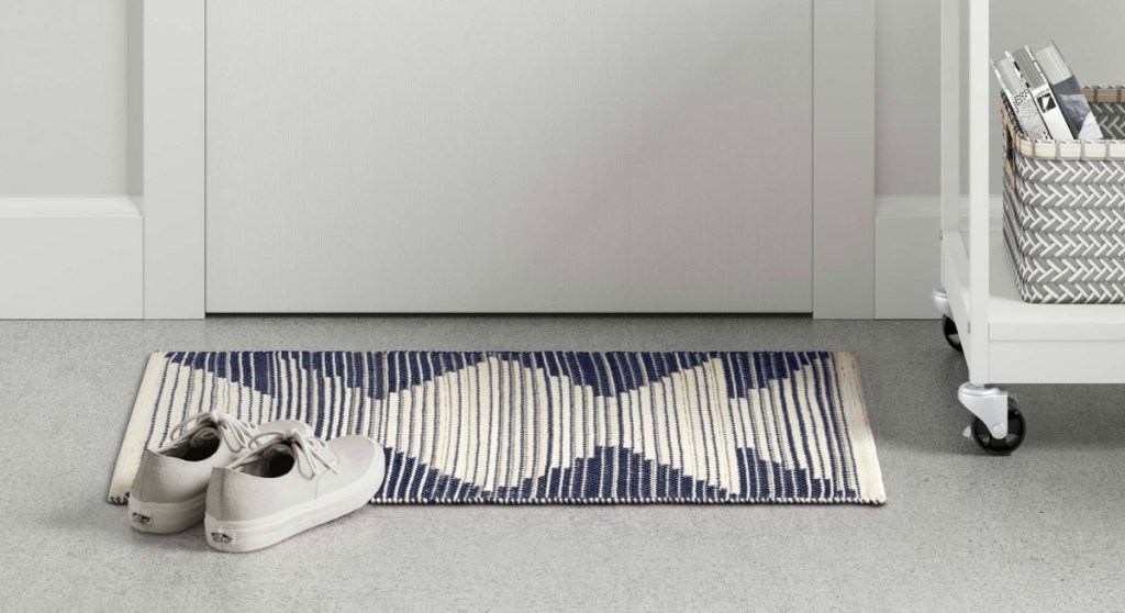 Room Essentials Damask Woven Accent Rug