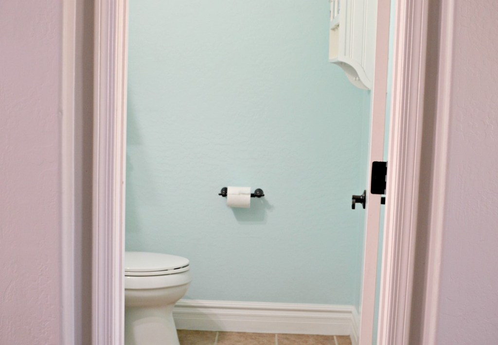 bathroom before stikwood planks 