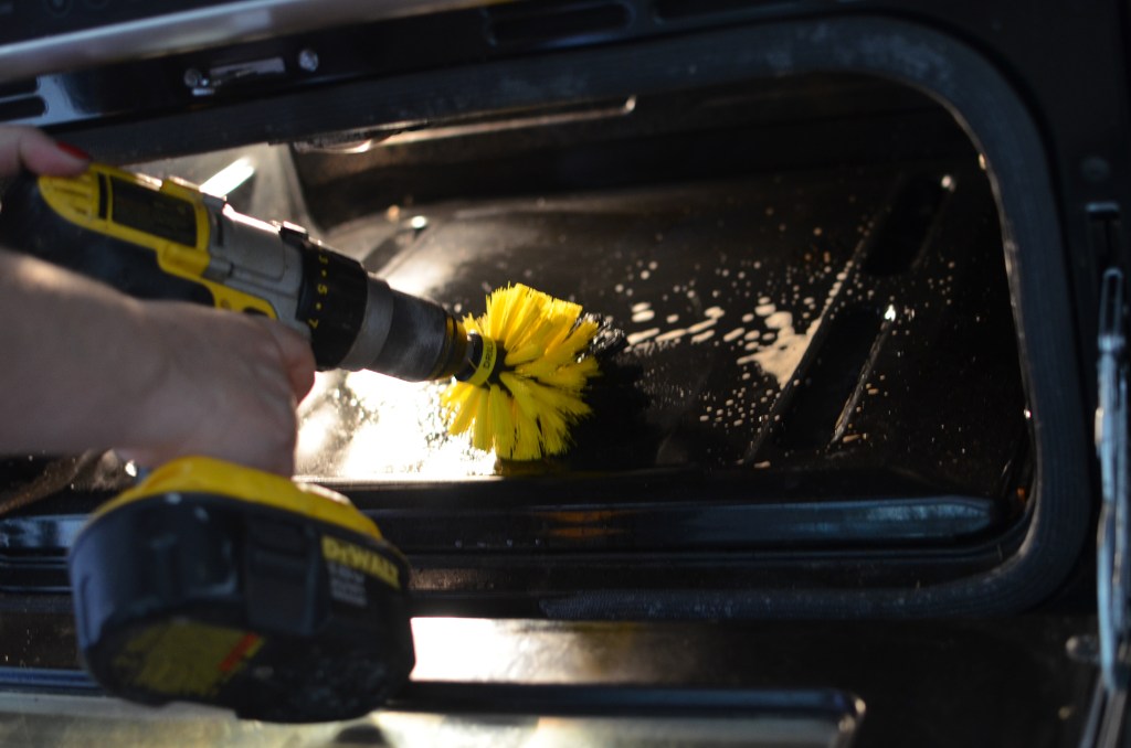 cleaning oven with drillbrush