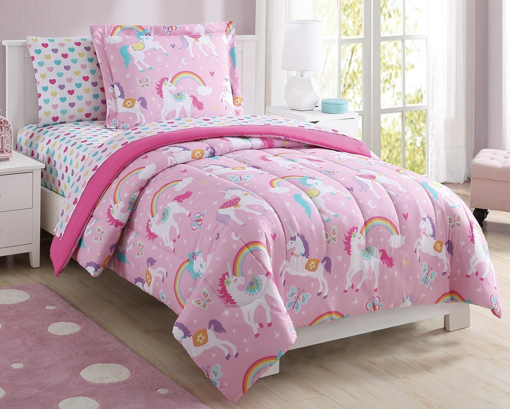 unicorn bedspread in girls room