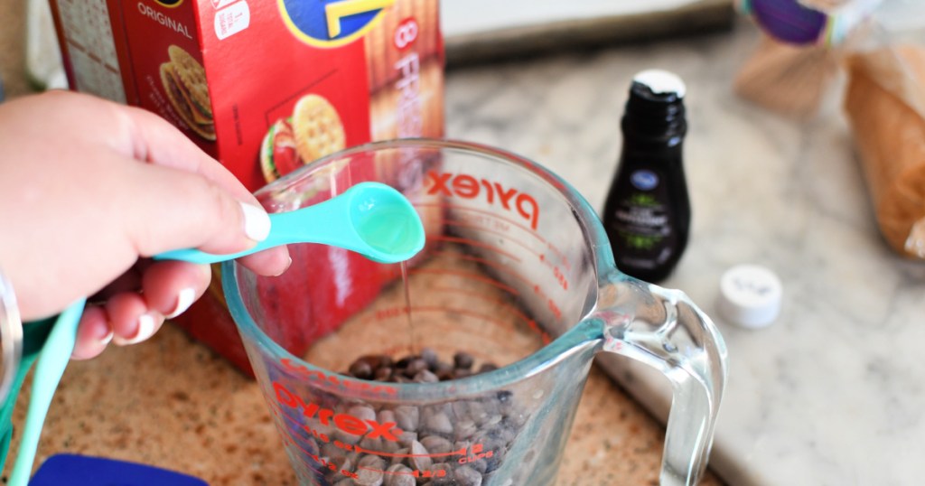 adding mint extract and oil to chocolate chips for thin mint cookies 