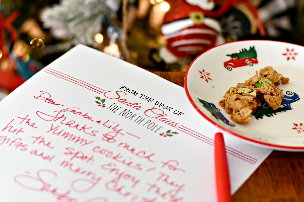 official letterhead and gifts tags from santa claus (free printables) – Letter from Santa with partially eaten cookie