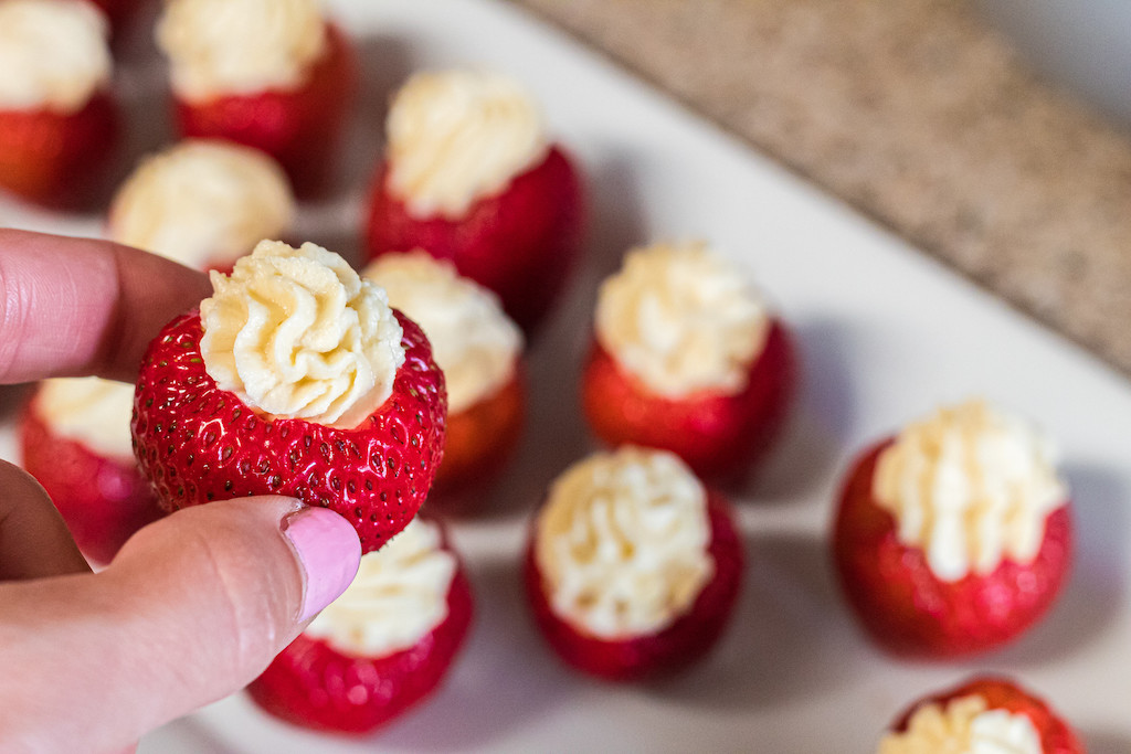 keto cheesecake stuffed strawberries 