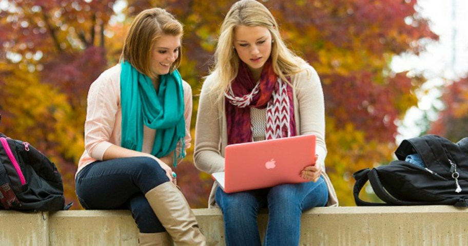 college students studying so they can get a Good Student Discount car insurance rate