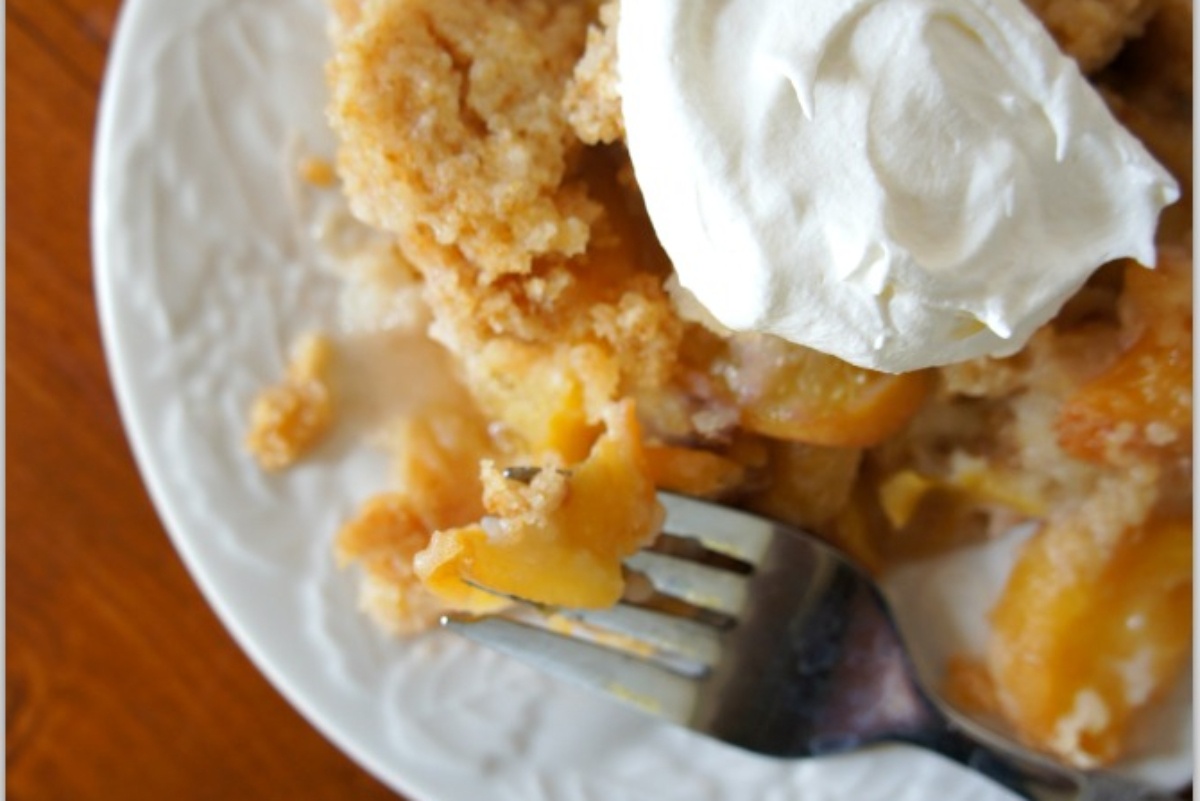 slow cooker peach cobbler