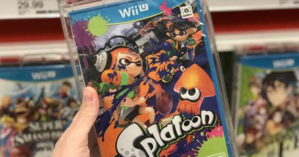 hand holding Splatoon Wii U game