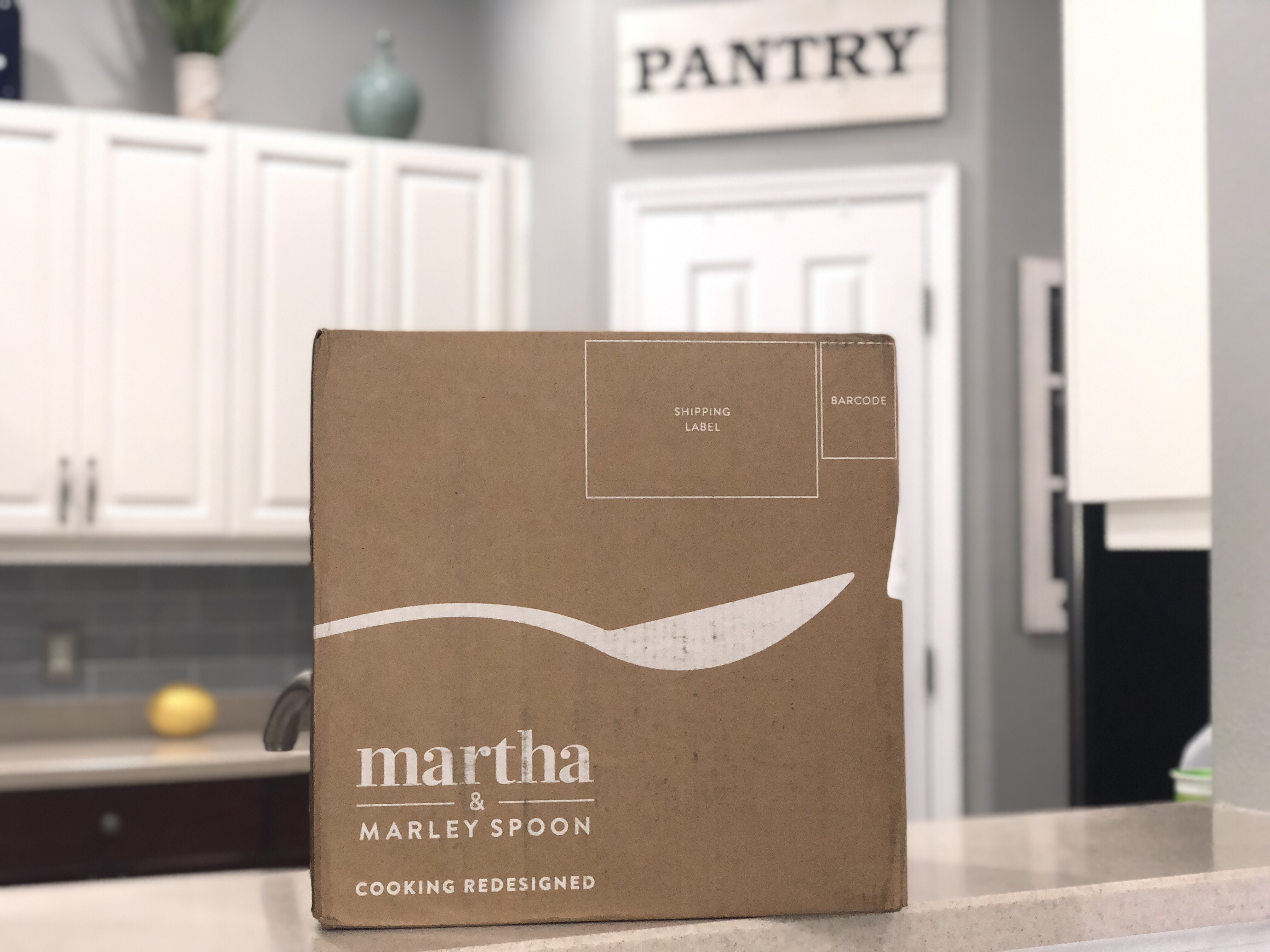 deal martha & marley spoon meals – the box on a counter