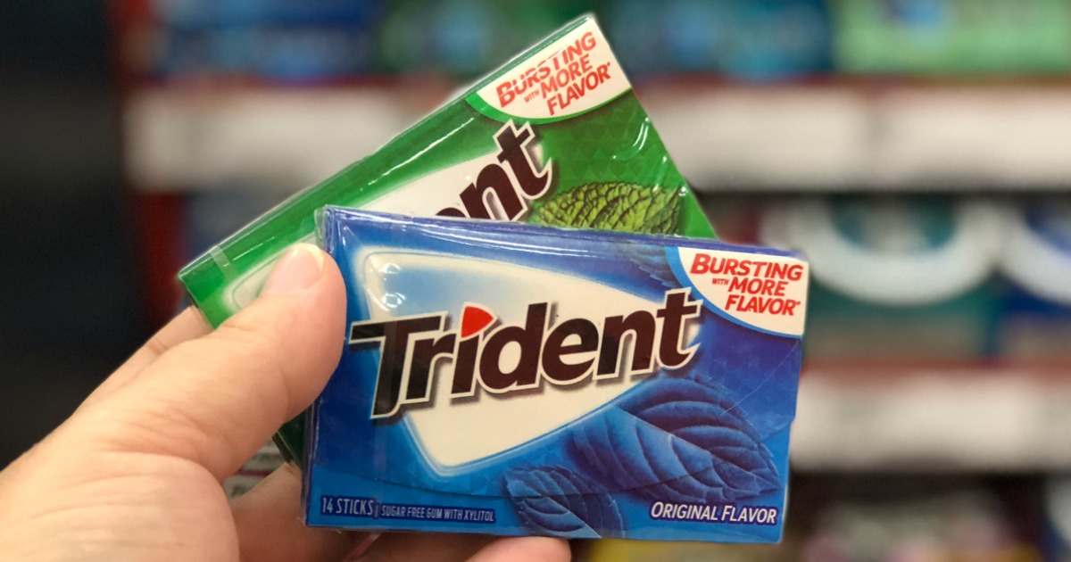 hand holding trident gum 