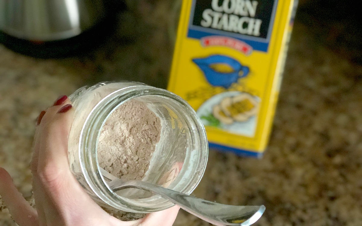 diy dry shampoo using cornstarch and cocoa powder hip2save