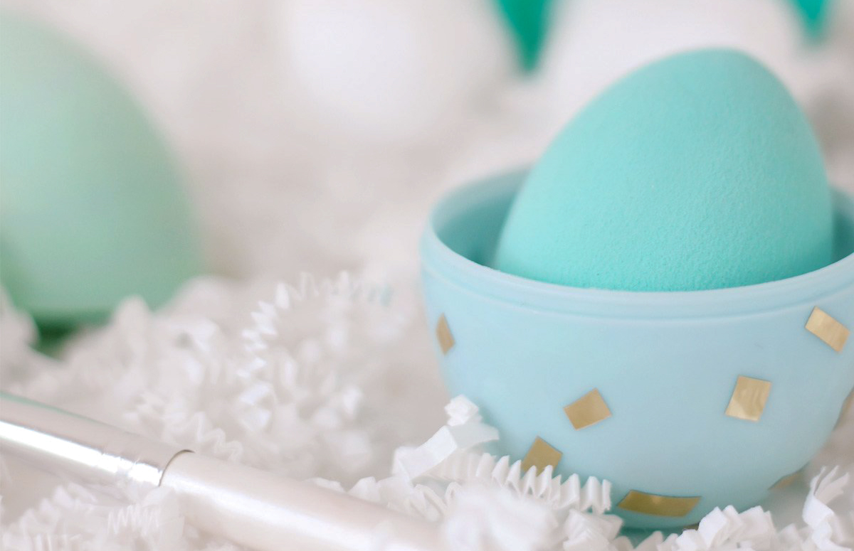 makeup storage hacks easter egg as a beauty blender holder hip2save