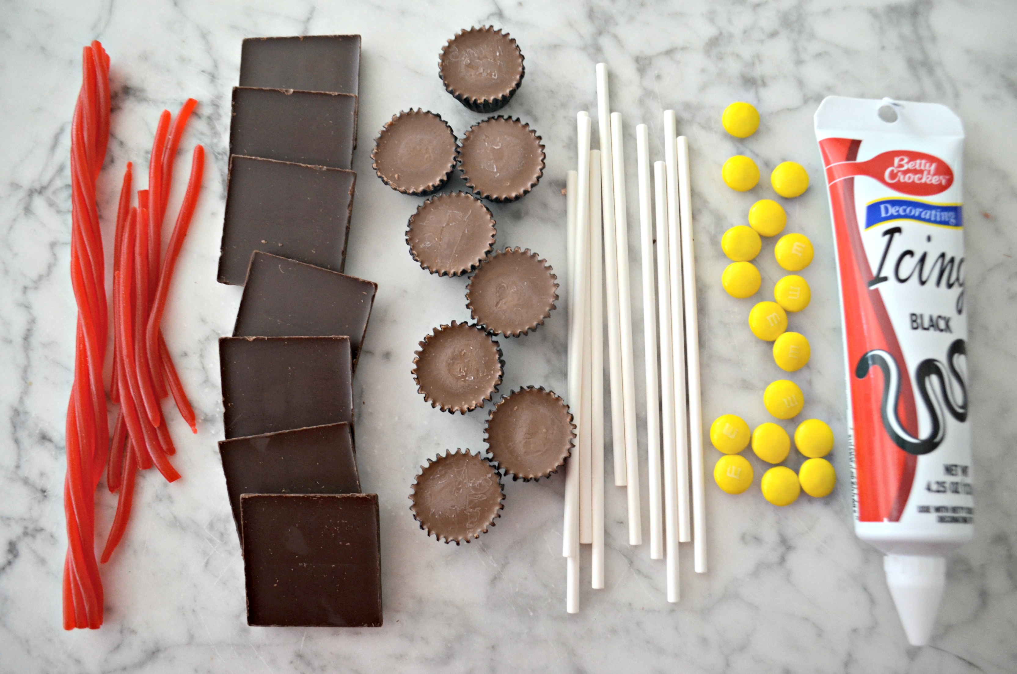 You only need six things to make these easy graduation cap party treats.