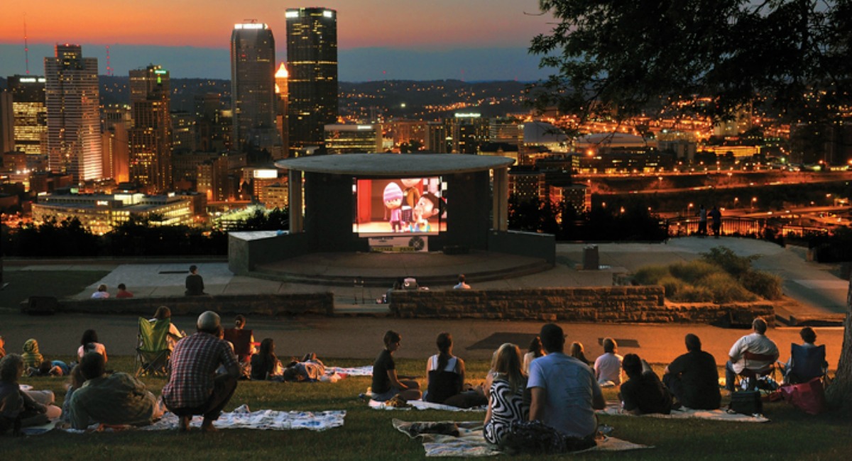 free summer activities for kids — outdoor movies