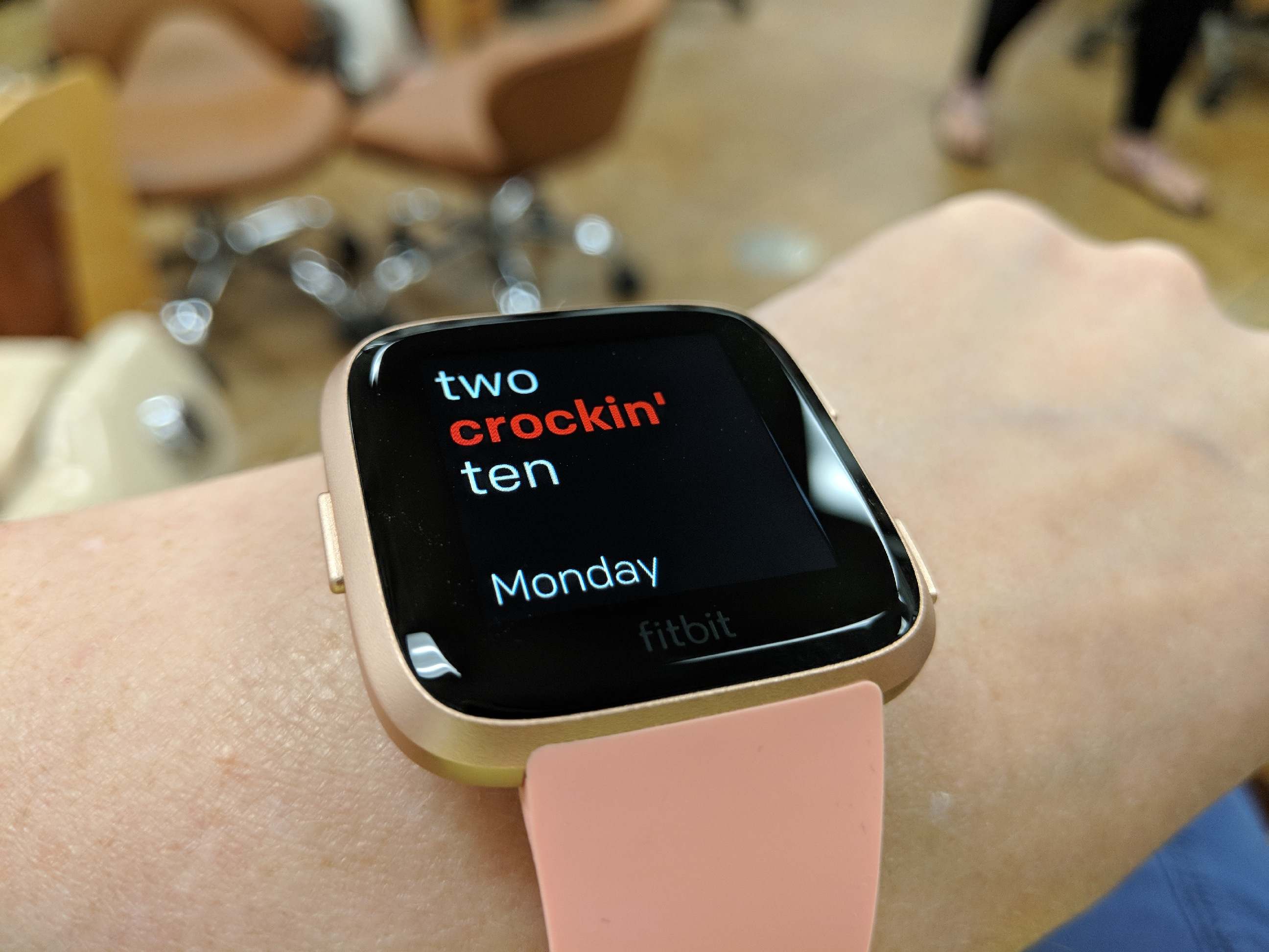 apple watch or fitbit versa? - Fitbit versa watch face