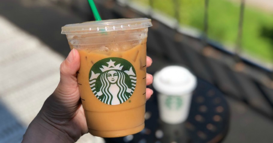 hand holding a starbucks drink