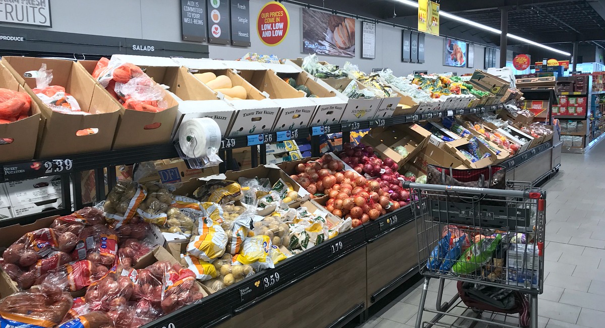 amber's organized meal plans and grocery shops — shopping at aldi in produce section