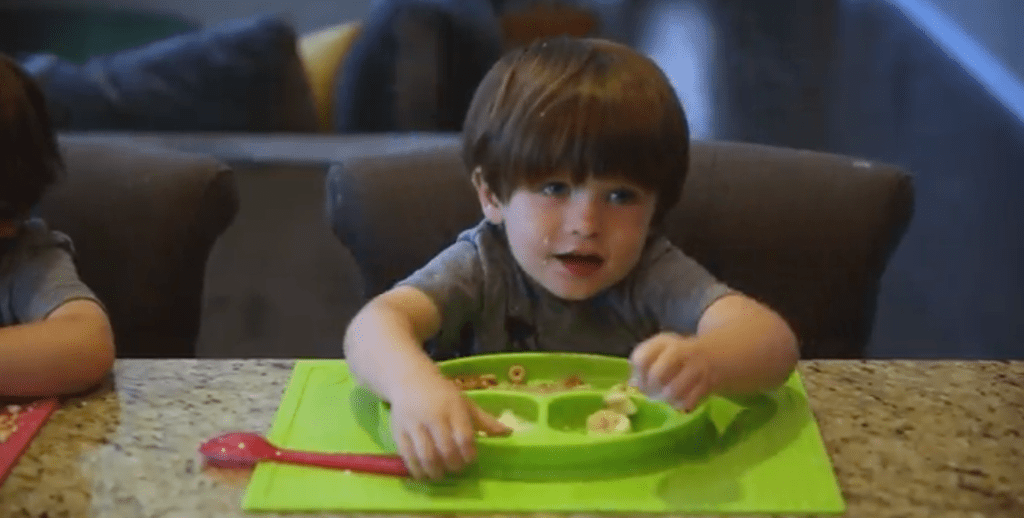 kid at table with ezpz mat