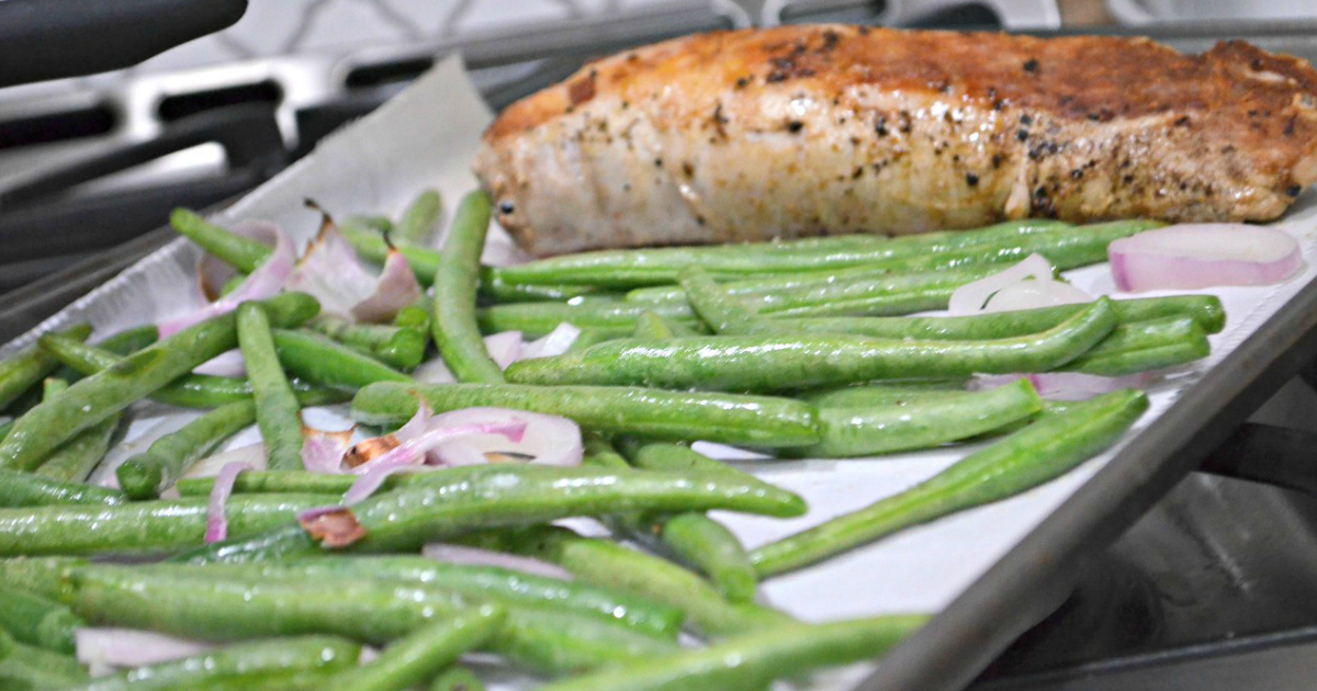 healthy homechef meals delivered keto – green beans and chicken on a baking pan