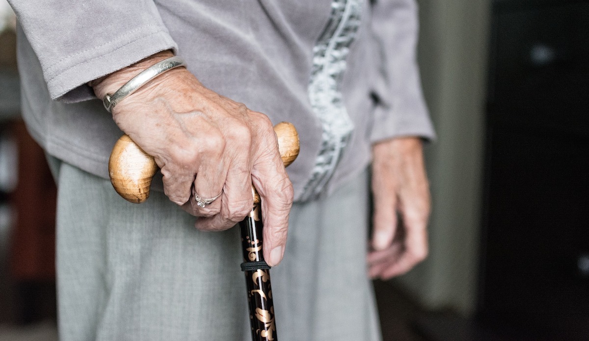 simple thoughtful ways to pay-it-forward in the new year – person hand walking cane