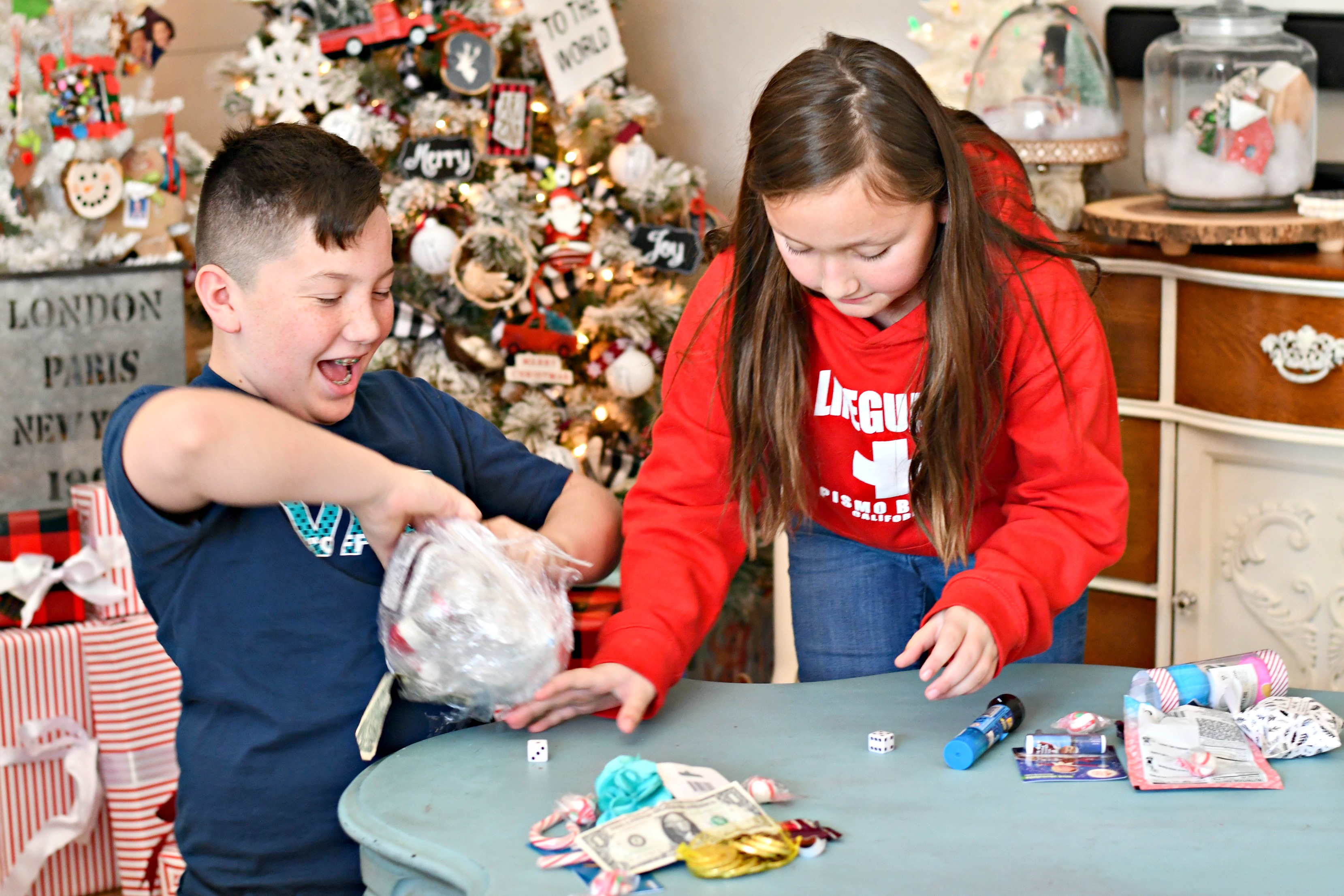 Saran wrap game holiday party game – Playing the game