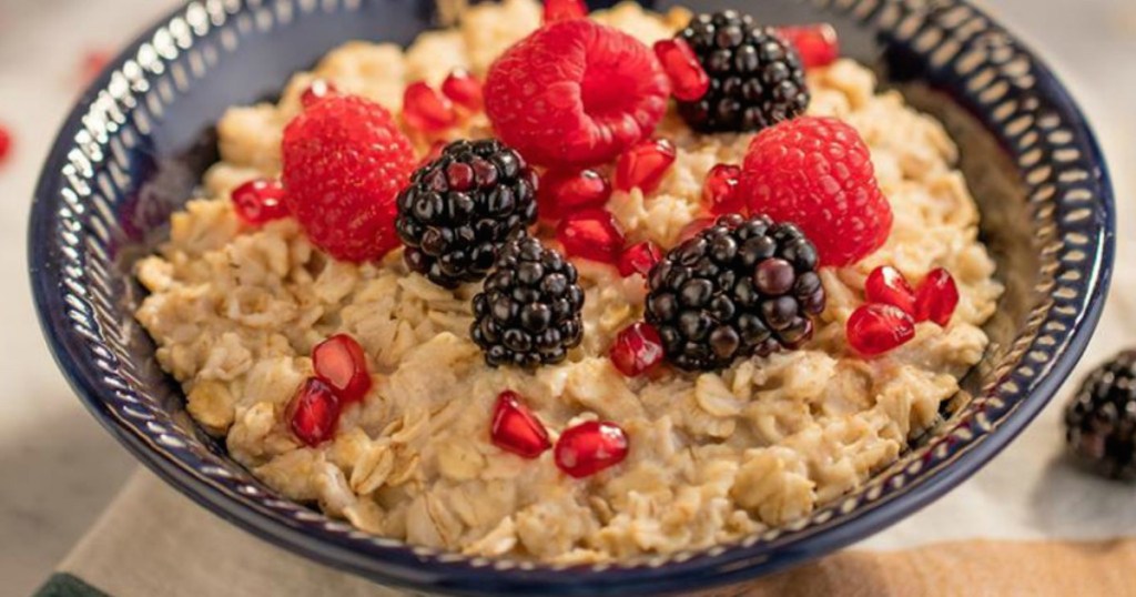 ways to have a great day in the morning - bowl of quaker oatmeal with berries on top