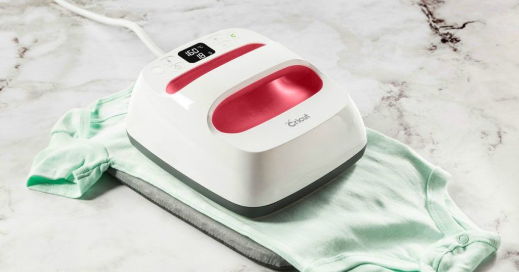 cricut easy press on baby onesie