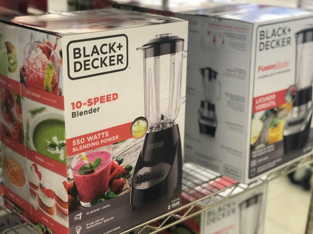 box of black and decker 10 speed glass blender in store on shelf