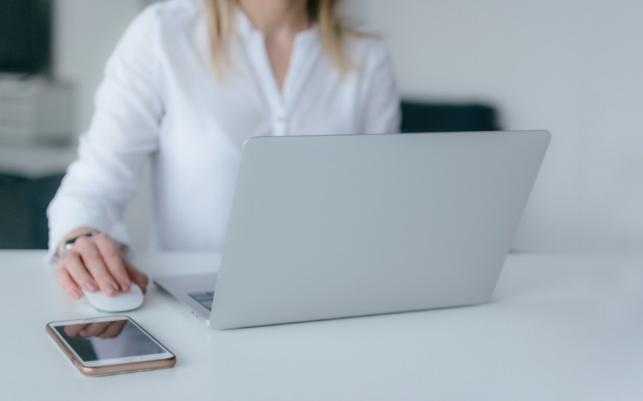 woman on computer, perhaps using software which is one of the college discounts for 2024