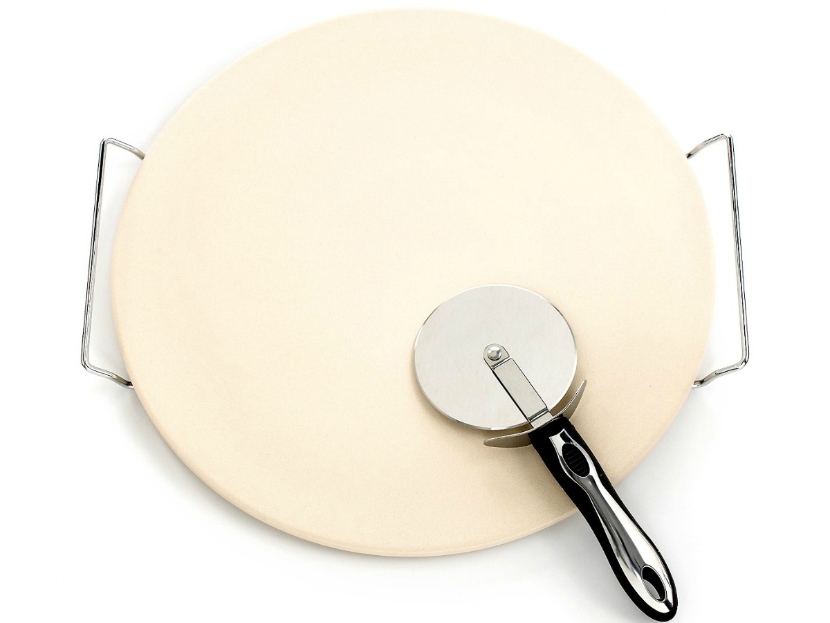 pizza stone with handles and pizza cutter
