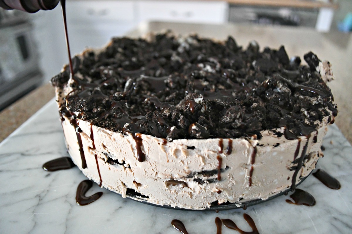 chocolate drizzle on the oreo cake