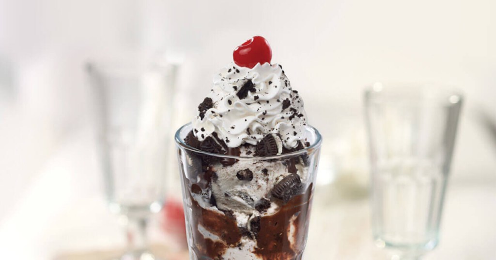 Friendly's Ultimate Cookies and Cream Ice Cream Sundae