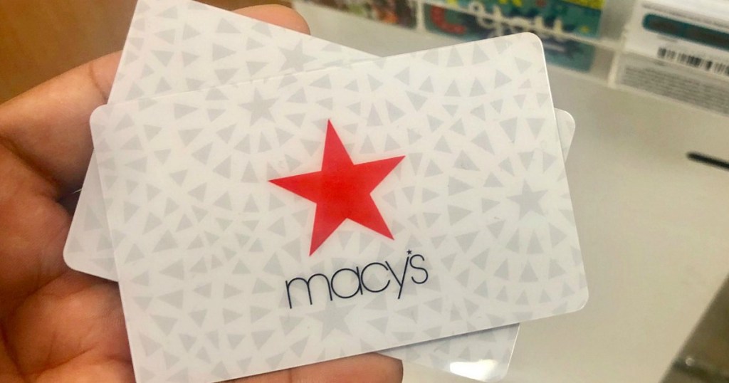 hand holding a Macy's gift card