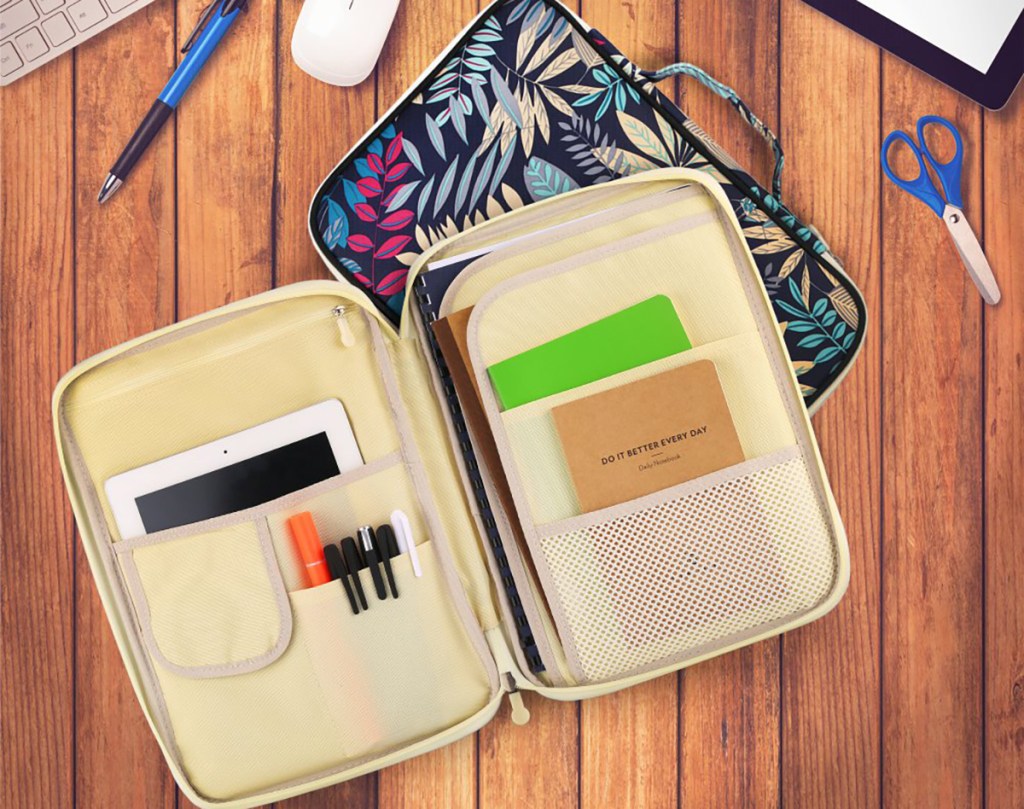 compartments inside of zipper bag 