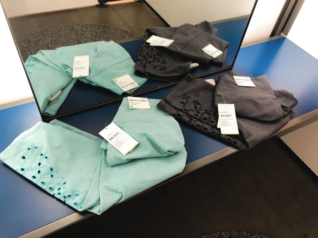 black and teal Old Navy Active Balance Leggings in dressing room