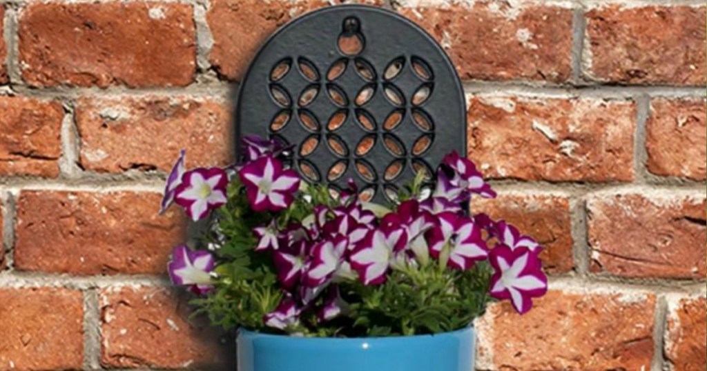 Patio Life Black Metal Quatrefoil Wall Planter