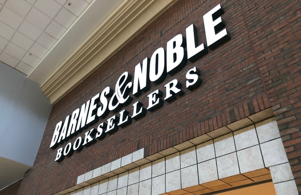 barnes and noble store front 