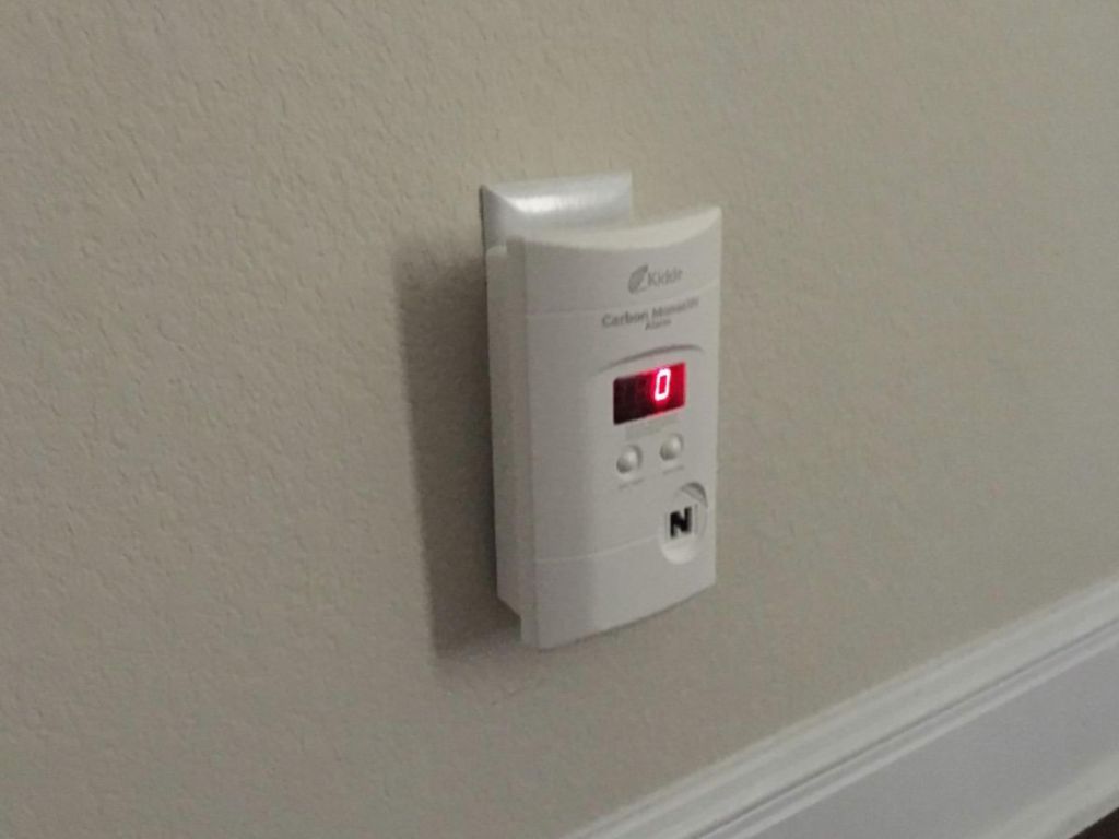 kidde carbon monoxide alarm with digital display plugged into outlet