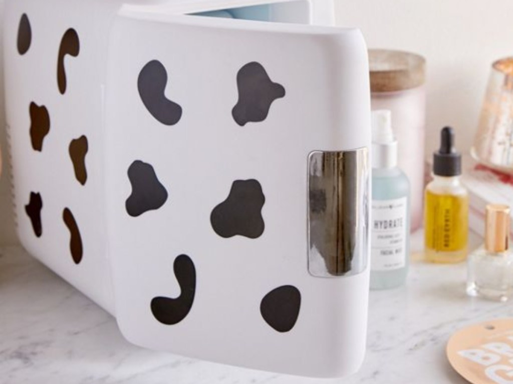  Cooluli Mini Beauty Refrigerator 