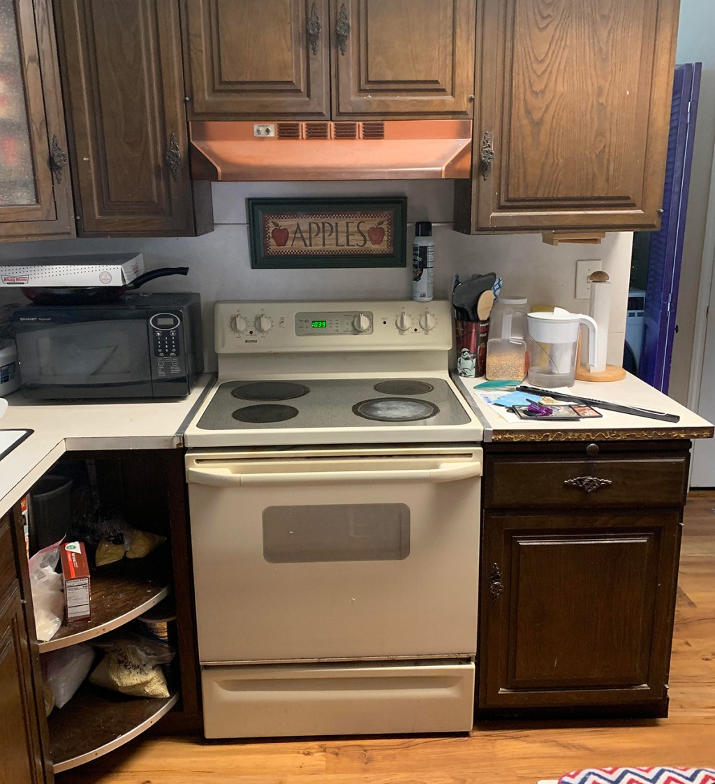 original stove area before kitchen transformation